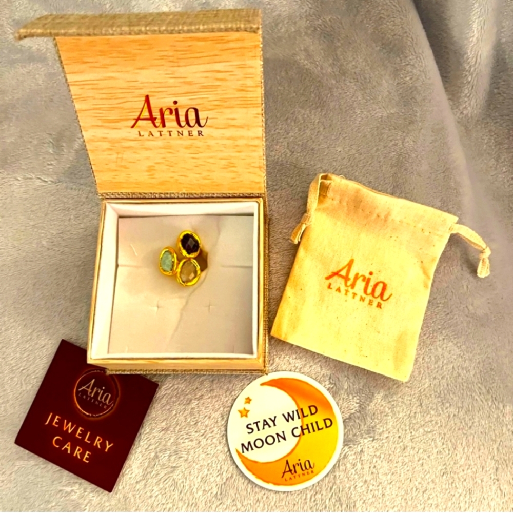 NWT Aria Lattner Goldtone Trinity Gemstone Ring